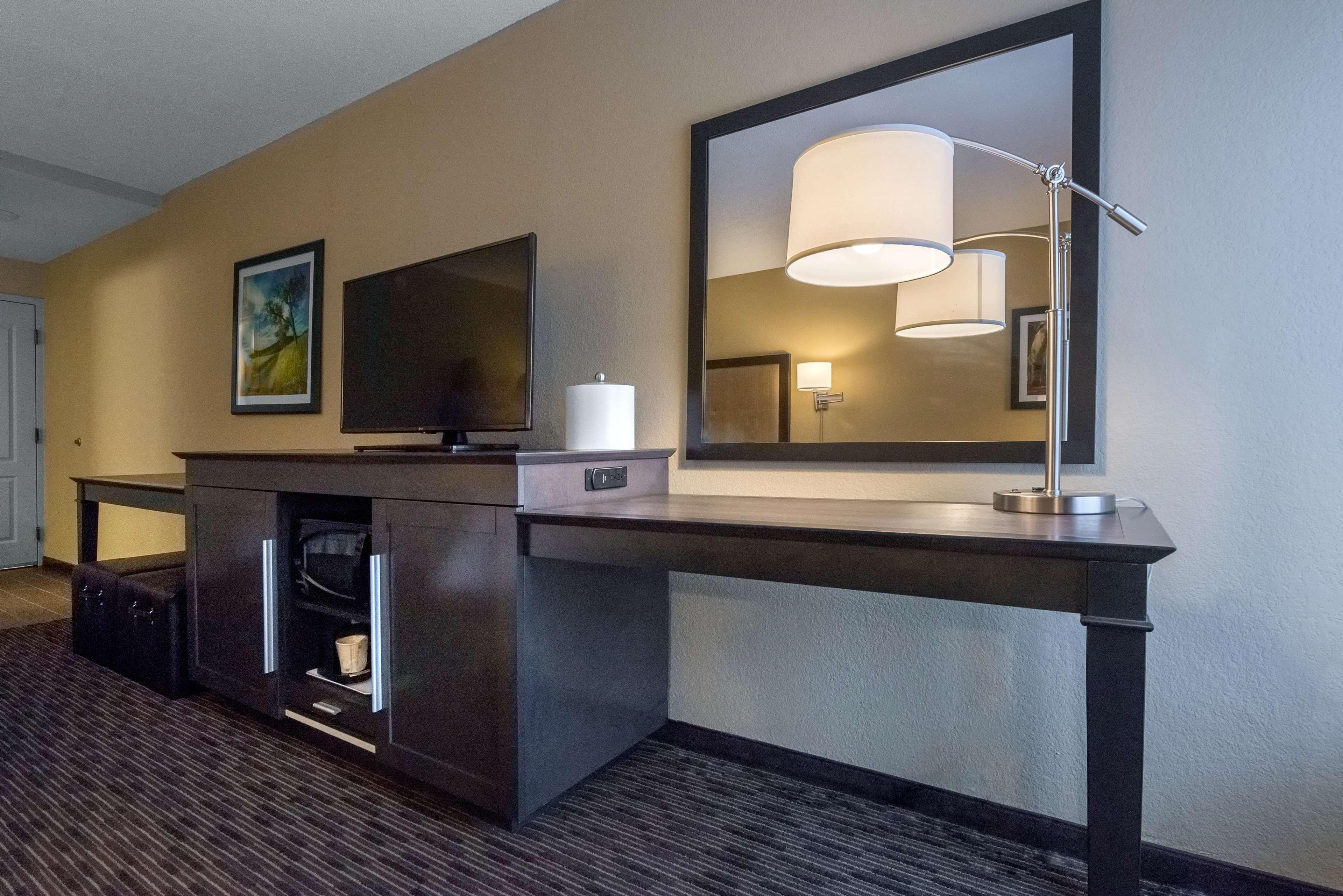 Hampton Inn Меридиан Экстерьер фото