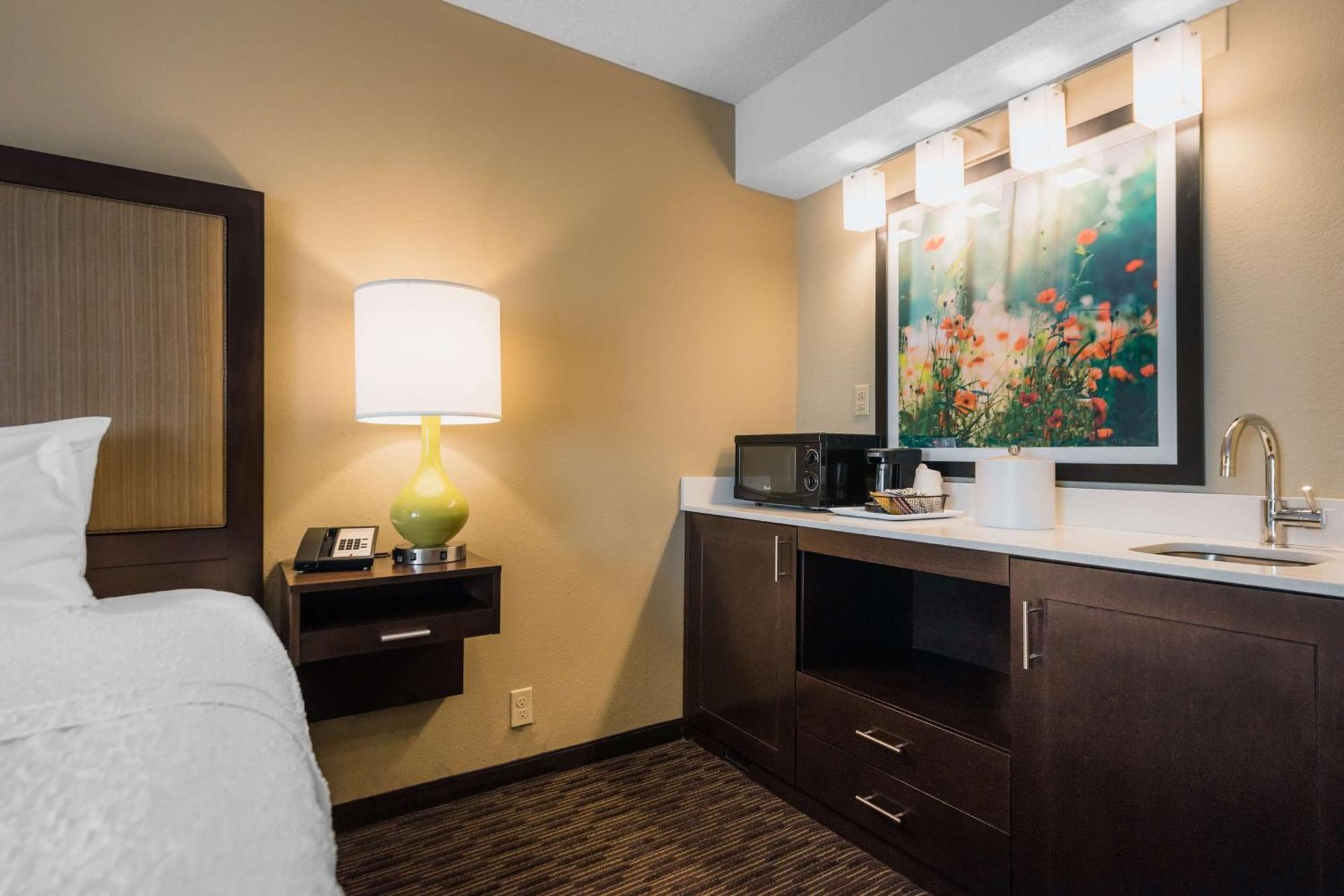 Hampton Inn Меридиан Экстерьер фото