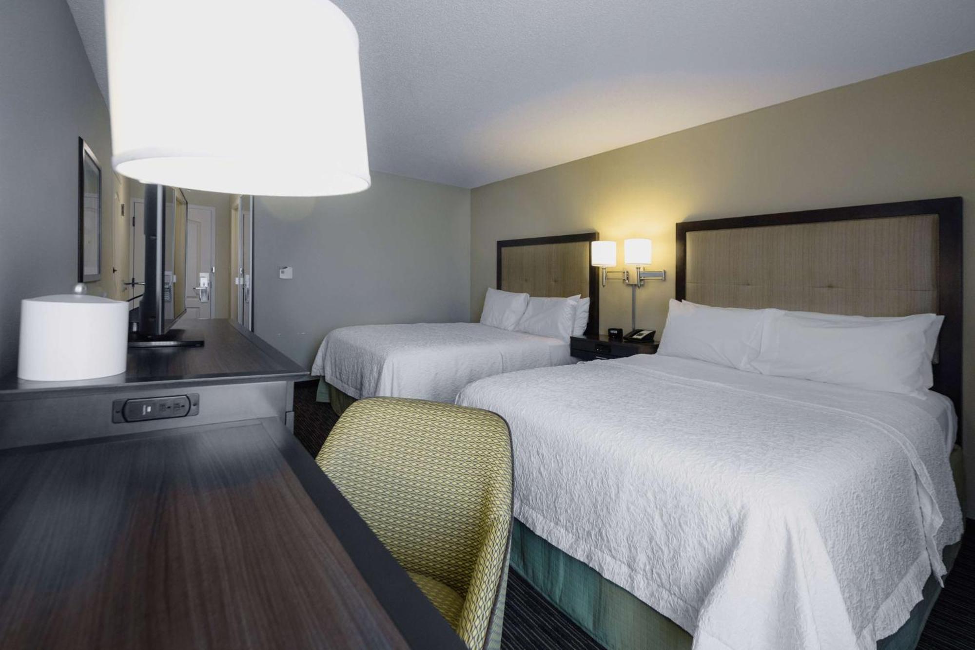 Hampton Inn Меридиан Экстерьер фото