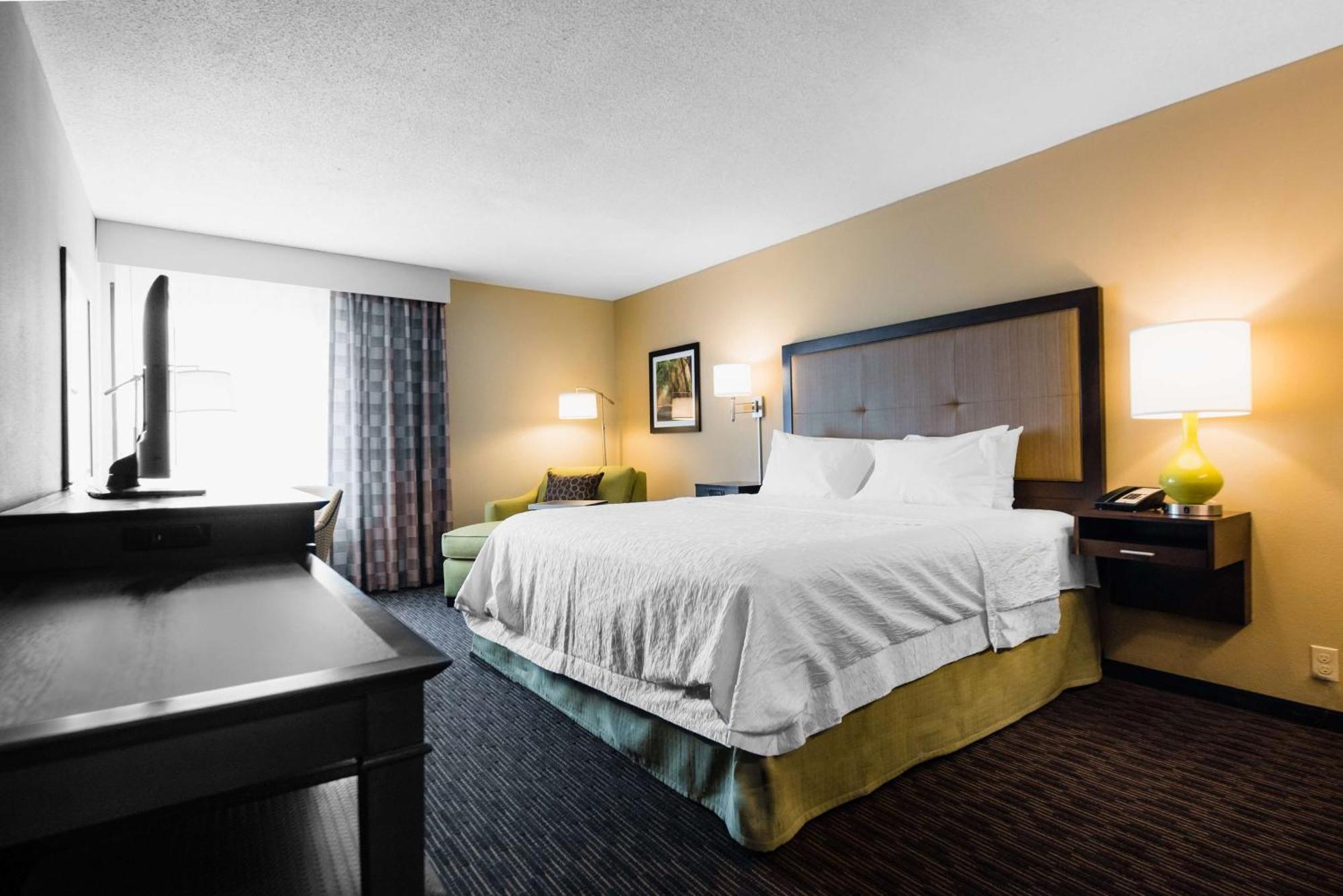 Hampton Inn Меридиан Экстерьер фото