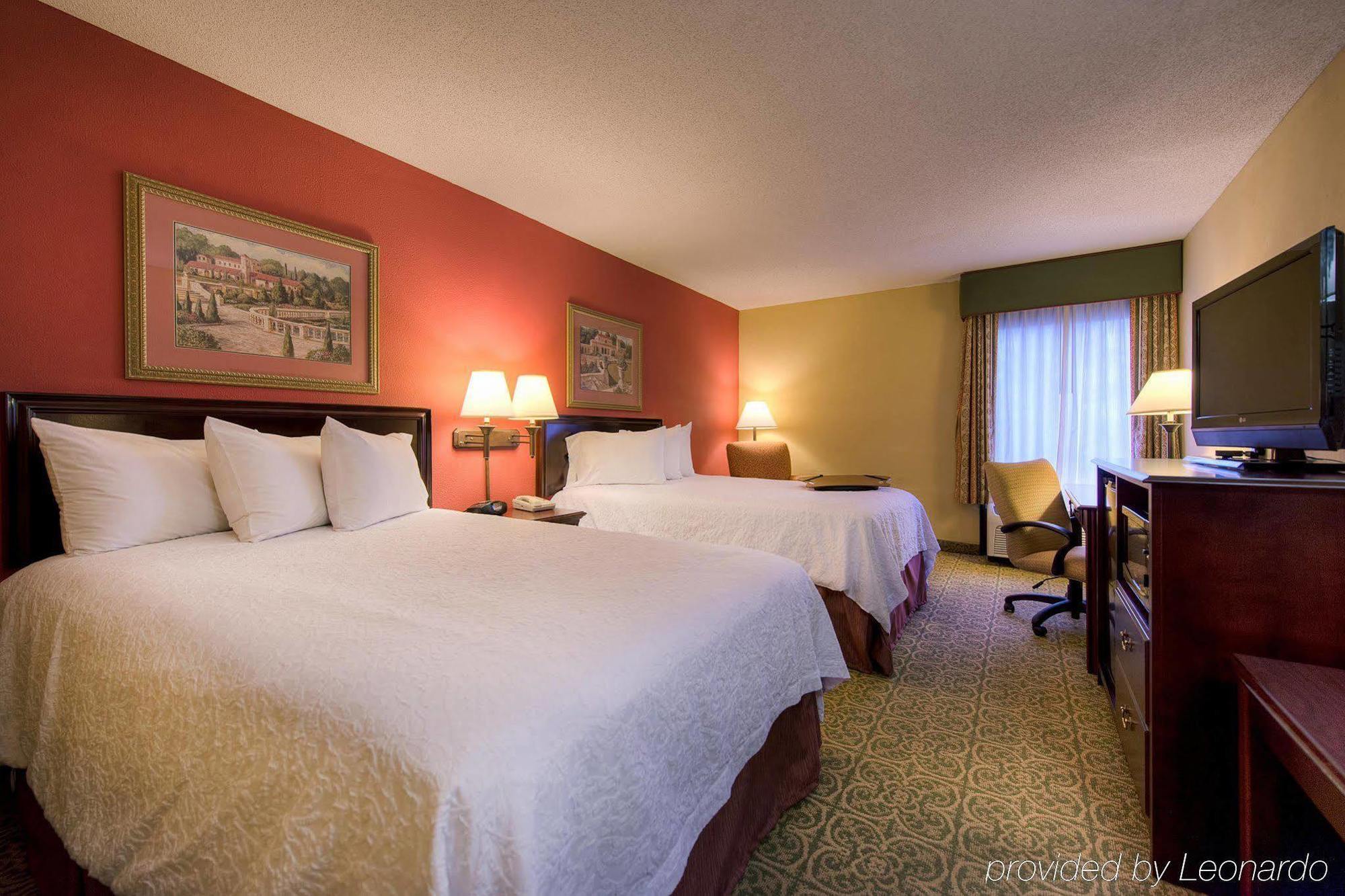 Hampton Inn Меридиан Экстерьер фото