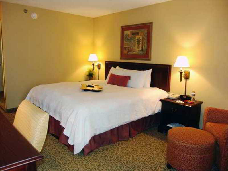 Hampton Inn Меридиан Номер фото